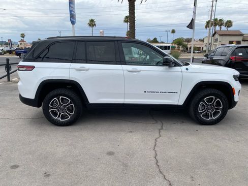 Used 2023 Jeep Grand Cherokee Trailhawk w/ Advanced Protech Group II AWD/4WD image 5