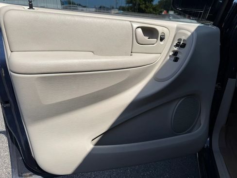 Used 2007 Dodge Grand Caravan SXT FWD image 11