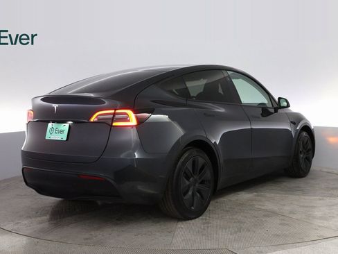 Used 2025 Tesla Model Y Long Range image 12