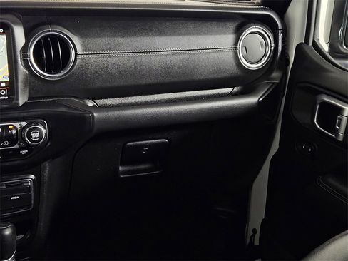 Used 2021 Jeep Wrangler Unlimited Sahara image 10