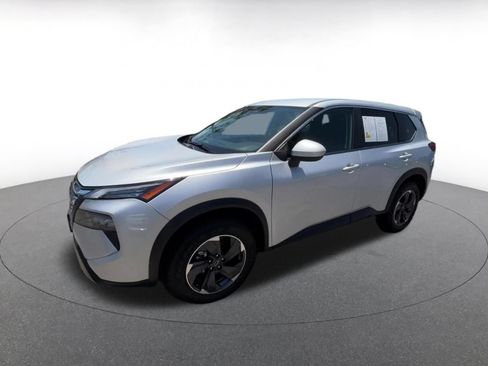 Used 2025 Nissan Rogue SV FWD image 8