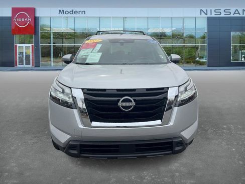 Certified 2022 Nissan Pathfinder SV image 2