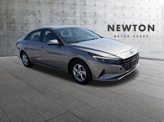 Used 2023 Hyundai Elantra SE FWD video 1