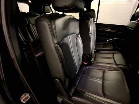 Used 2024 Jeep Wagoneer L Series II w/ Flexible Seating Group AWD/4WD image 23