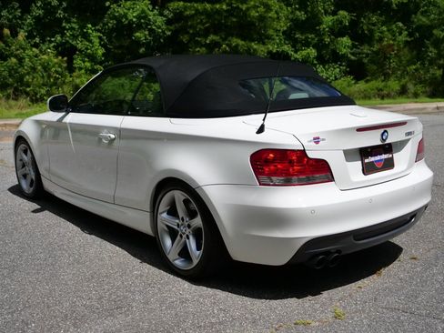 Used 2011 BMW 135i Convertible RWD image 10