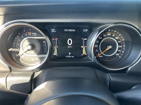Used 2021 Jeep Gladiator Sport AWD/4WD image 16