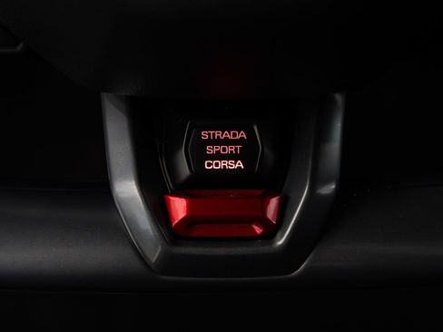Used 2017 Lamborghini Huracan LP 580-2 RWD image 15