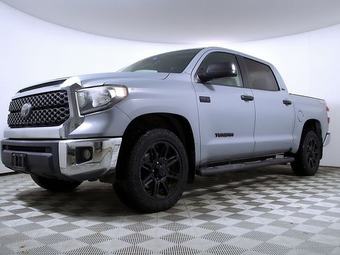 Used 2020 Toyota Tundra SR5 w/ SR5 Leather Package RWD image 2