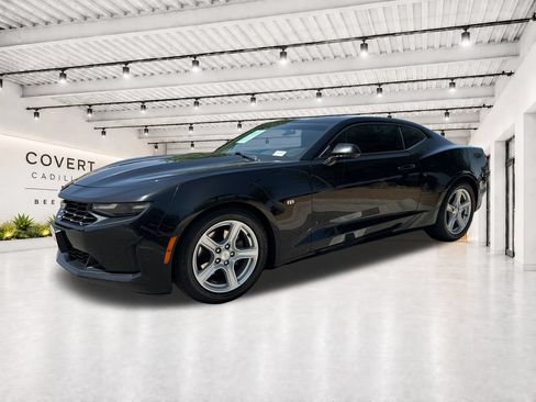 Used 2021 Chevrolet Camaro LT RWD image 4