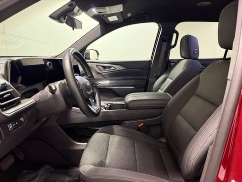 Certified 2026 Chevrolet Traverse LT FWD image 13