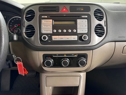 Used 2010 Volkswagen Tiguan SE AWD/4WD image 28