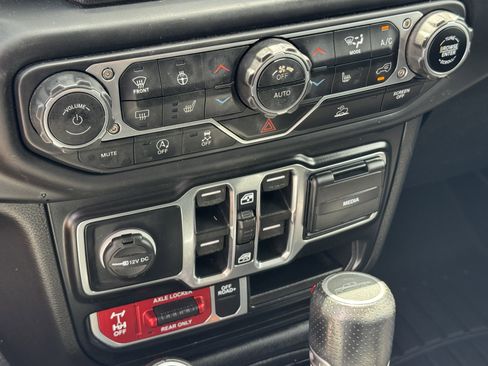 Used 2022 Jeep Gladiator Mojave w/ LED Lighting Group image 20