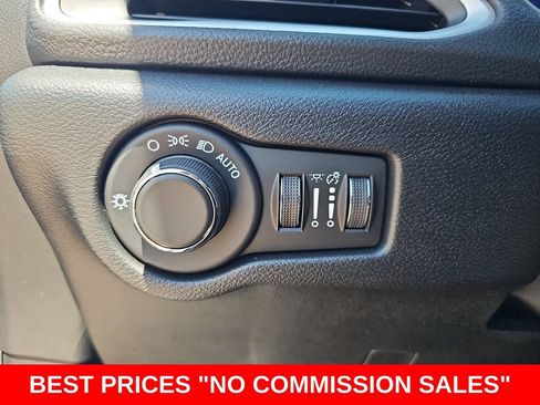 New 2027 Chrysler Pacifica Select FWD image 27