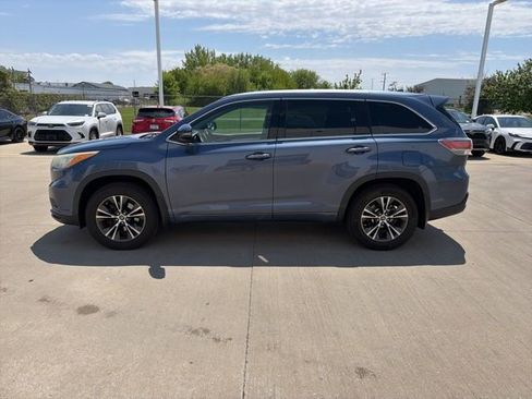 Used 2016 Toyota Highlander XLE AWD/4WD image 2