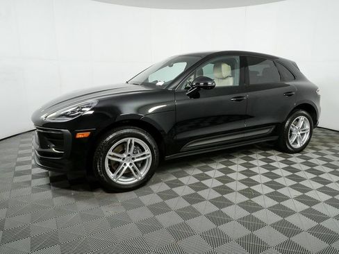 Certified 2023 Porsche Macan Turbo image 2