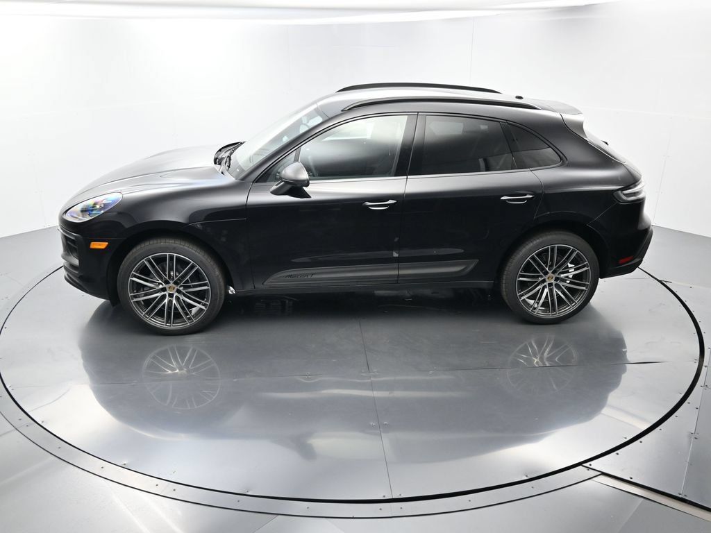 Certified 2026 Porsche Macan Turbo AWD/4WD image 33