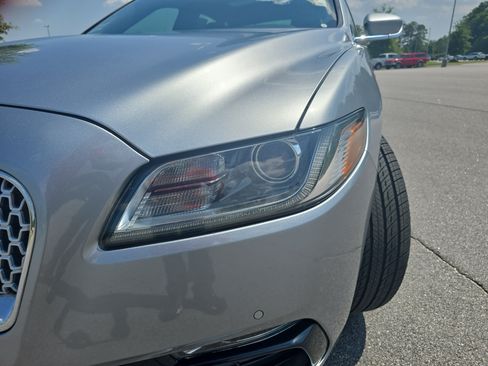 Used 2020 Lincoln Continental w/ Premium Package FWD image 32