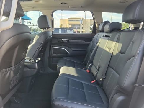 Used 2024 Kia Telluride EX FWD image 8