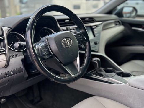 Used 2020 Toyota Camry SE image 11