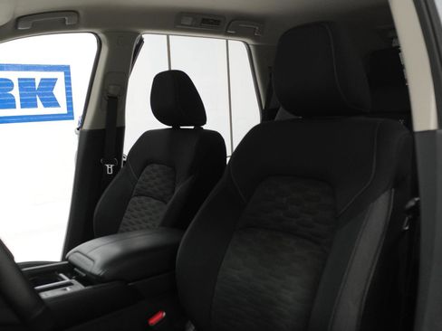 Used 2024 Nissan Pathfinder SV w/ Lighting Package (N92) FWD image 15