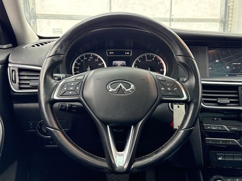 Used 2017 INFINITI QX30 Premium w/ Navigation Package image 20