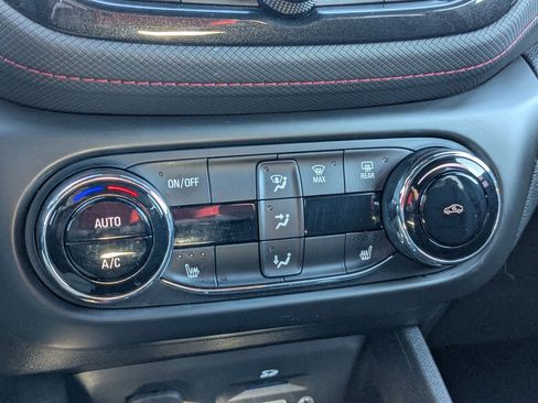 Used 2021 Chevrolet TrailBlazer RS w/ Technology Package image 25