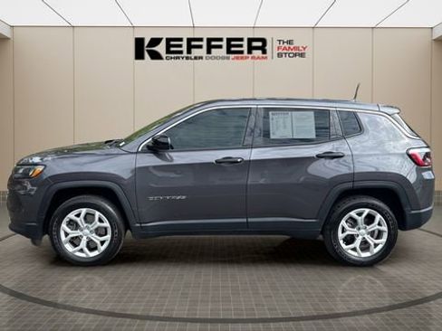 Used 2024 Jeep Compass Sport image 2
