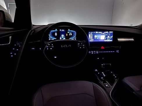 Used 2023 Kia Niro EX image 41