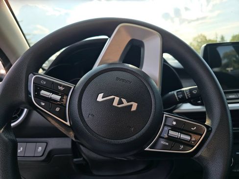 Used 2024 Kia Forte LXS w/ LXS Technology Package FWD image 18