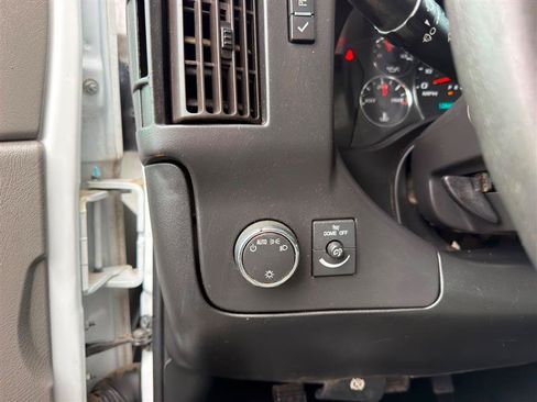 Used 2018 Chevrolet Express 3500 Extended w/ Driver Convenience Package RWD image 8
