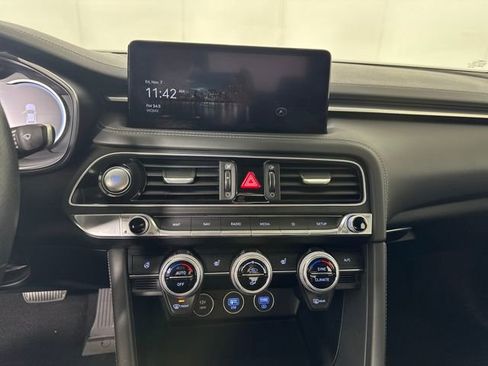 Used 2023 Genesis G70 2.0T image 21