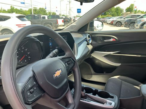 Used 2026 Chevrolet Trax LS w/ LS Convenience Package FWD image 9