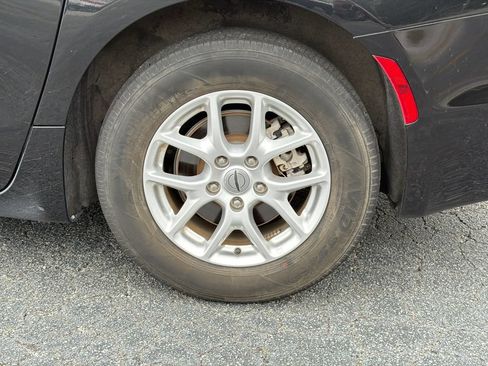 Used 2023 Chrysler Pacifica Touring-L FWD image 21