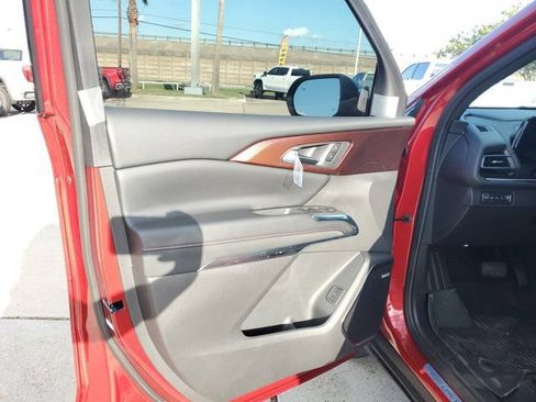 New 2026 Chevrolet Traverse Z71 w/ Enhanced Driving Package AWD/4WD image 19