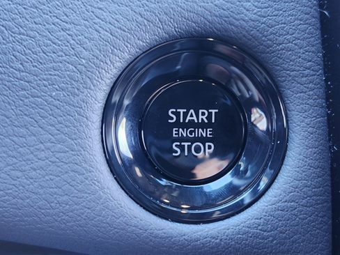 Used 2025 Nissan Armada SL w/ Captain's Chari Seat Package image 41