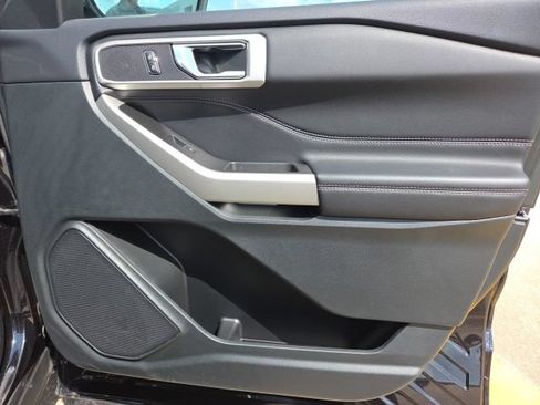 Used 2024 Ford Explorer XLT RWD image 17