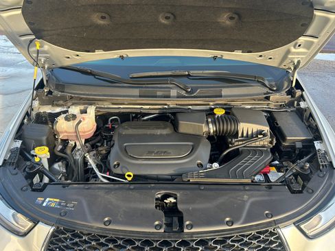 Used 2024 Chrysler Pacifica Touring-L image 12