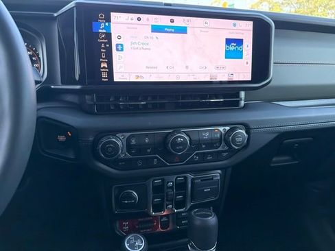 Used 2025 Jeep Gladiator Mojave AWD/4WD image 14