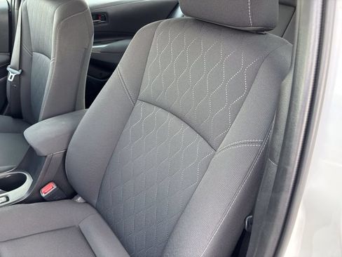Used 2025 Toyota Corolla LE FWD image 18