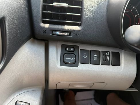 Used 2012 Toyota Highlander 4WD w/ Tech Pkg image 12