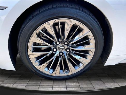 Used 2020 Lexus LS 500 w/ Interior Upgrade Package RWD image 9