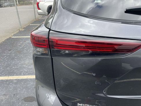 Used 2024 Toyota Highlander LE image 20