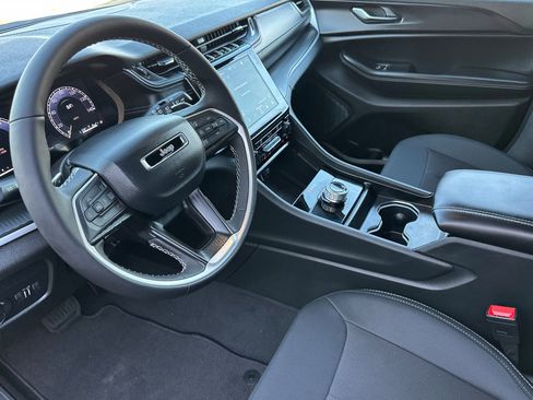 New 2025 Jeep Grand Cherokee Laredo X w/ Luxury Tech Group I image 10