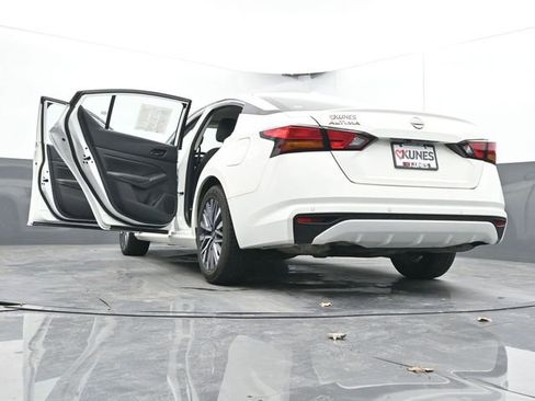 Used 2025 Nissan Altima 2.5 SV image 70