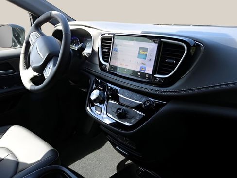 New 2026 Chrysler Pacifica Select FWD image 20