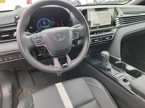 Used 2026 Toyota Camry SE FWD image 9