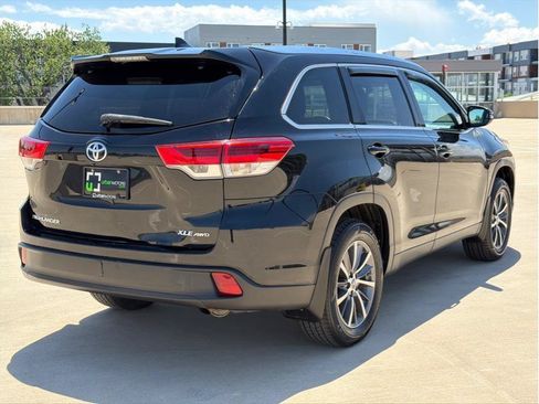 Used 2019 Toyota Highlander XLE AWD/4WD image 8