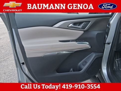 Used 2026 Chevrolet Traverse LT w/ Driver Confidence Package FWD image 11