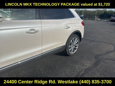 Used 2017 Lincoln MKX Reserve w/ Driver Assistance Package AWD/4WD image 5