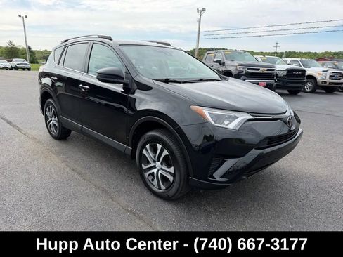 Used 2017 Toyota RAV4 LE AWD/4WD image 3